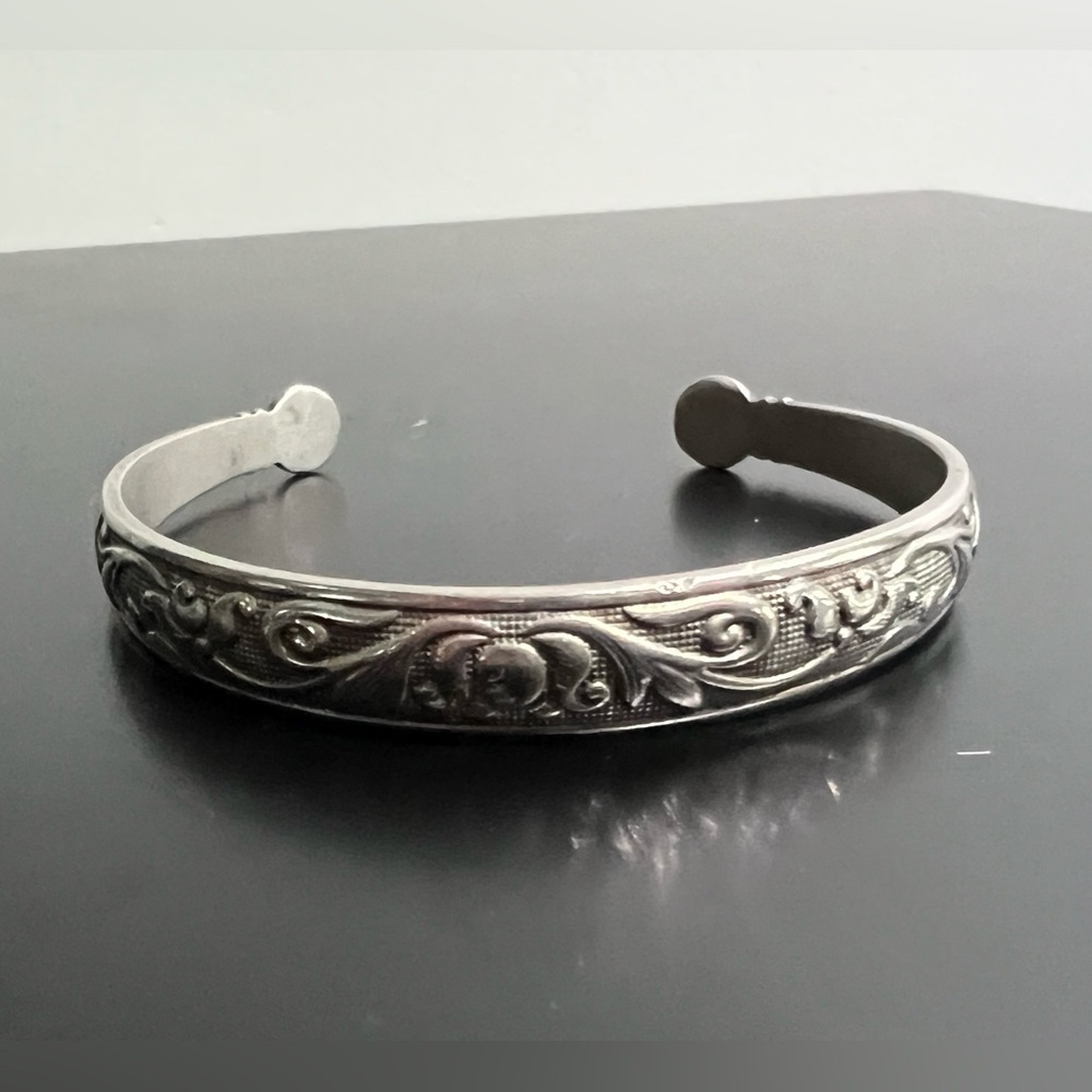 100% Sterling silver decorated cuff bracelet